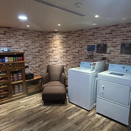 CU Hotel Kaohsiung Bagian luar foto