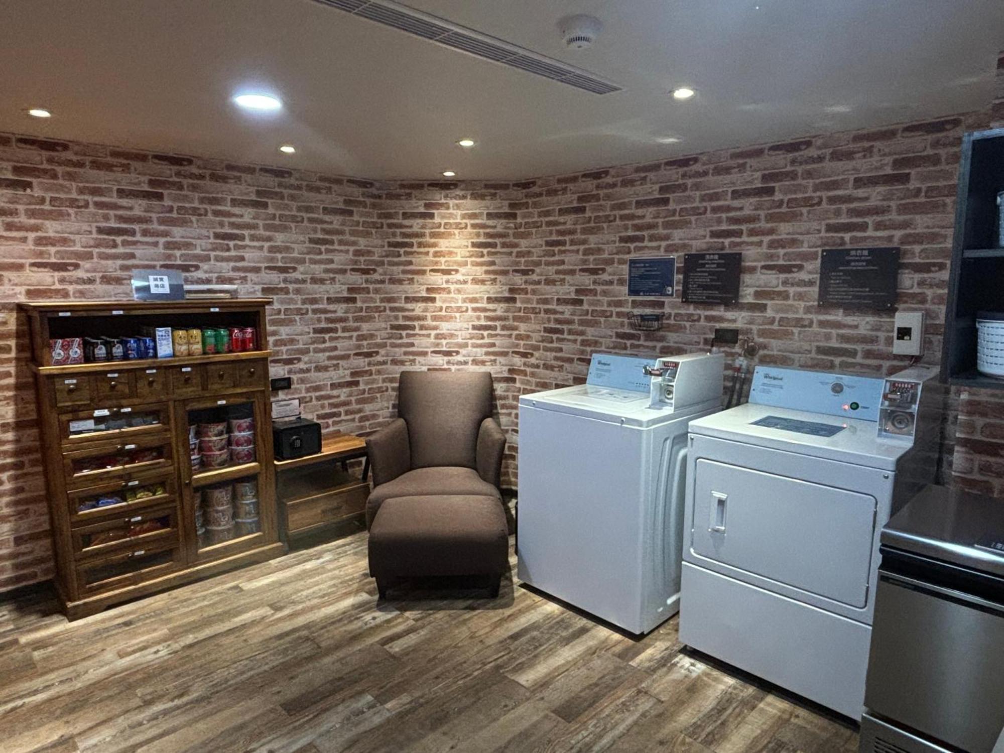 CU Hotel Kaohsiung Bagian luar foto