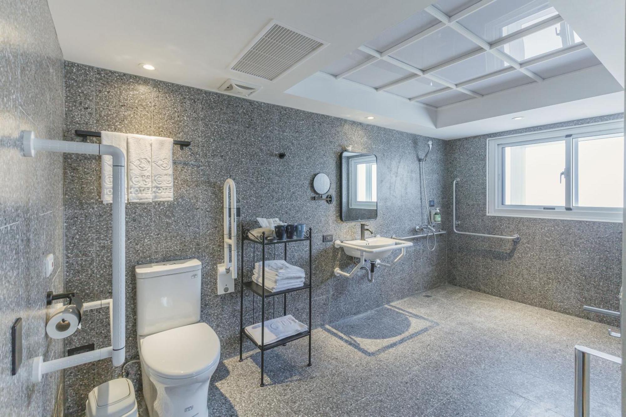 CU Hotel Kaohsiung Bagian luar foto
