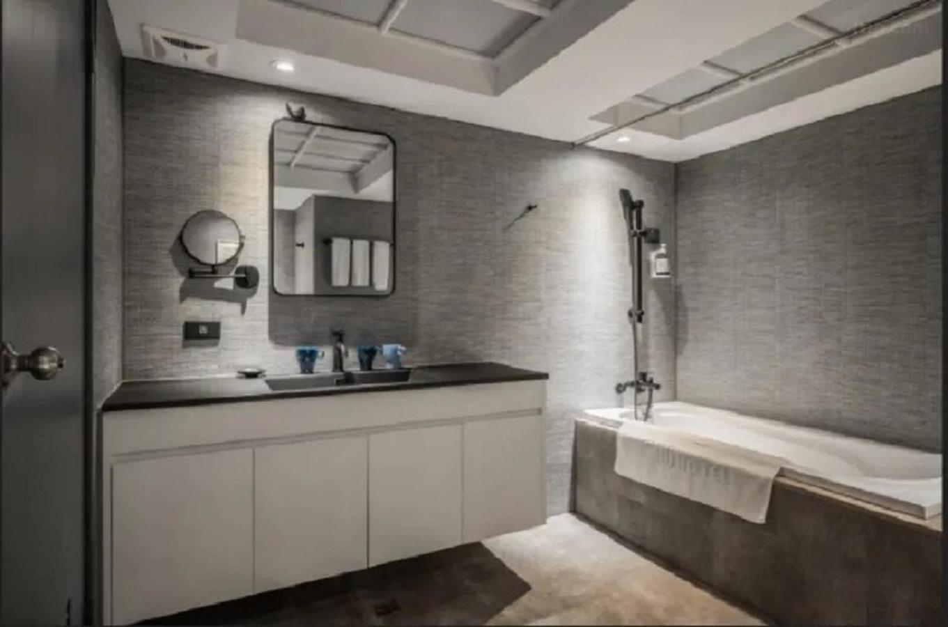 CU Hotel Kaohsiung Bagian luar foto